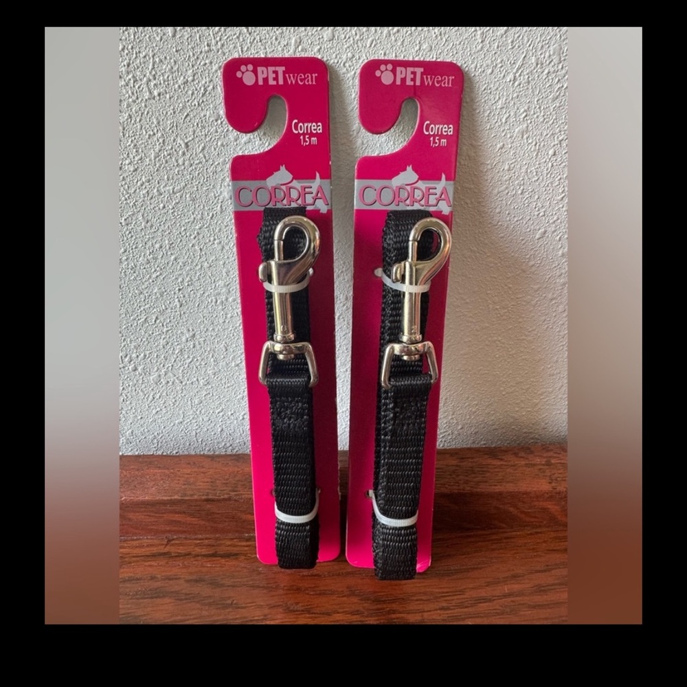 🆕 2 Leashes